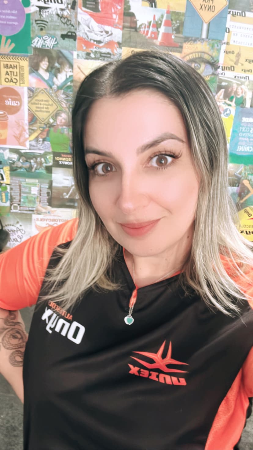 Tânia — Diretora de Ensino — Suzano