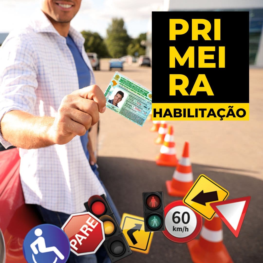 Aluno segurando a CNH em frente aos cones da pista — Primeira Habilitação